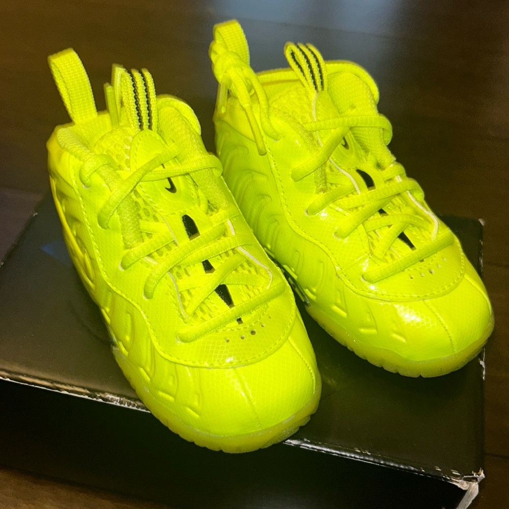 Brand New Neon Yellow Foams 🎾